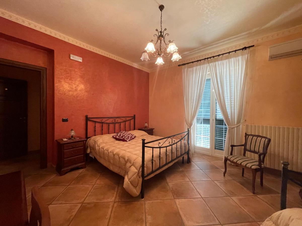 B&B Ristorante Tre Stelle Frascineto ภายนอก รูปภาพ