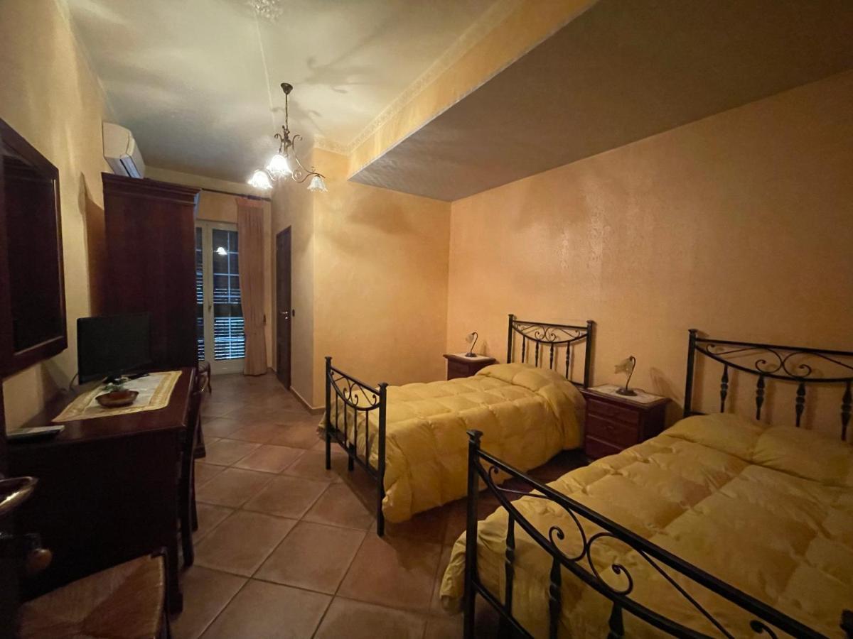 B&B Ristorante Tre Stelle Frascineto ภายนอก รูปภาพ
